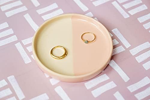 Текстурированное ястие за пръстени Лила Mae - Керамично блюдо за бижута, Поставка за украшения, държач за пръстени, държач за годежни пръстени - Предлага се в 2 красиви цвята, подходящи за съвременния дом. (Роза)